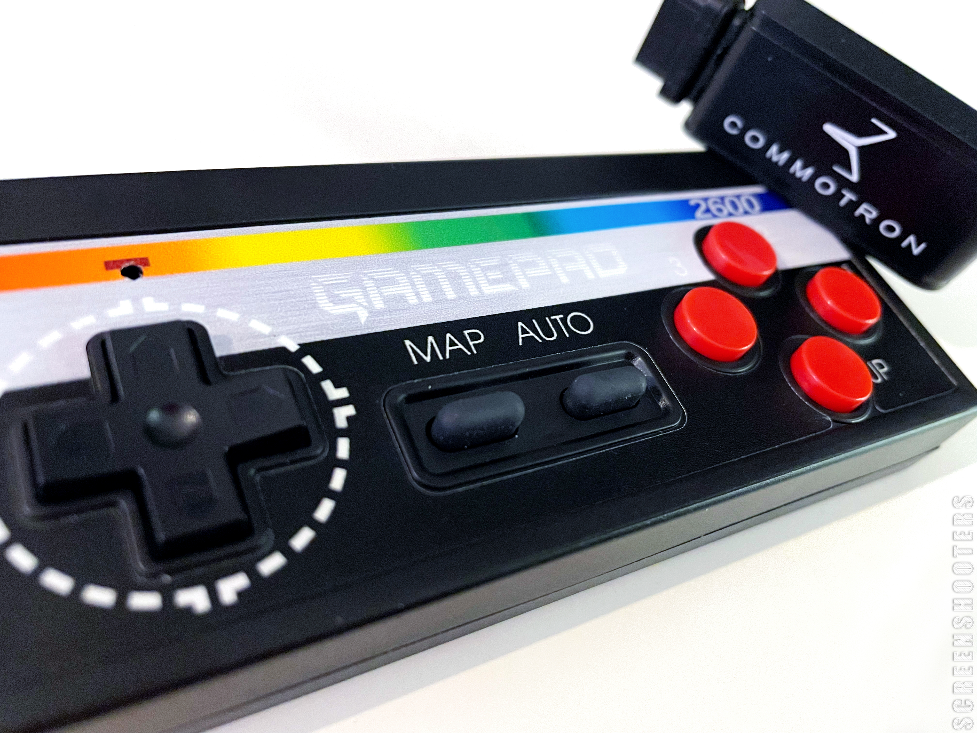 Commotron_Gamepad_Turbo2000Super_01.jpg